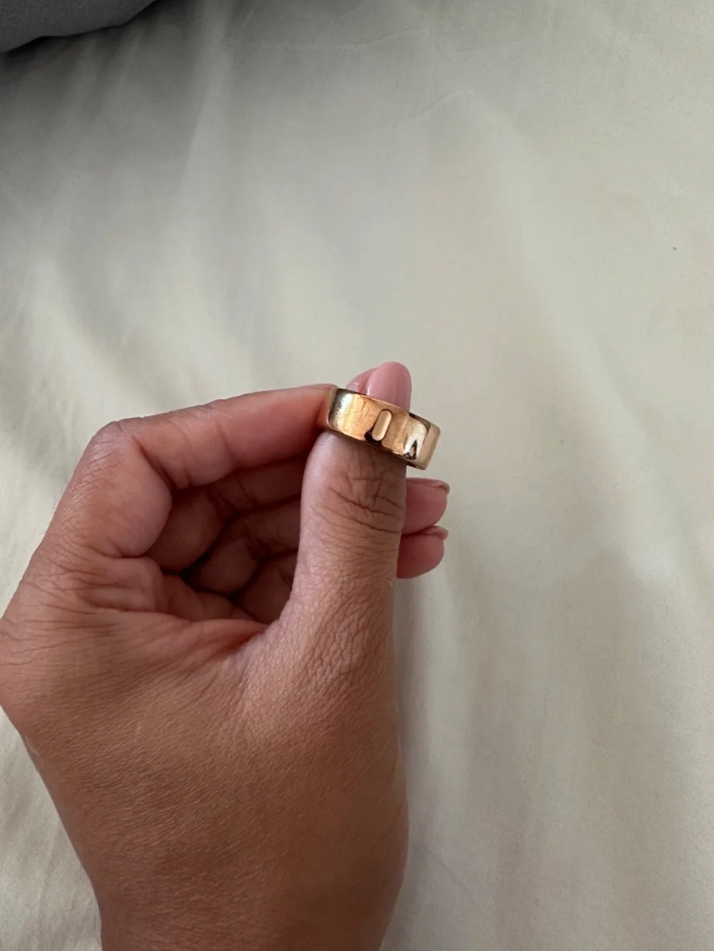 Oura ring 4 rose gold size 6